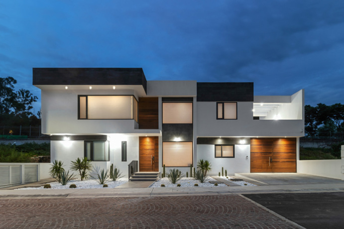 Casa Balcones